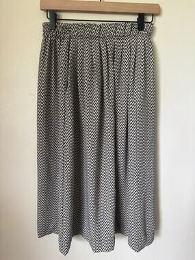 H&M Black White Geometric Print Midi Skirt Elastic Waist Women’s US 2